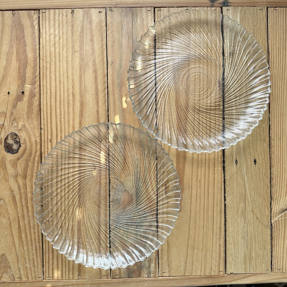 2 Vintage Arcoroc Seabreeze Swirled Scalloped Glass Clear 10" Dinner Plates USA